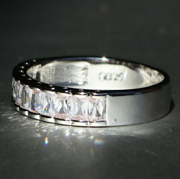 Wedding/Anniversary Ring - Picture 2 of 3